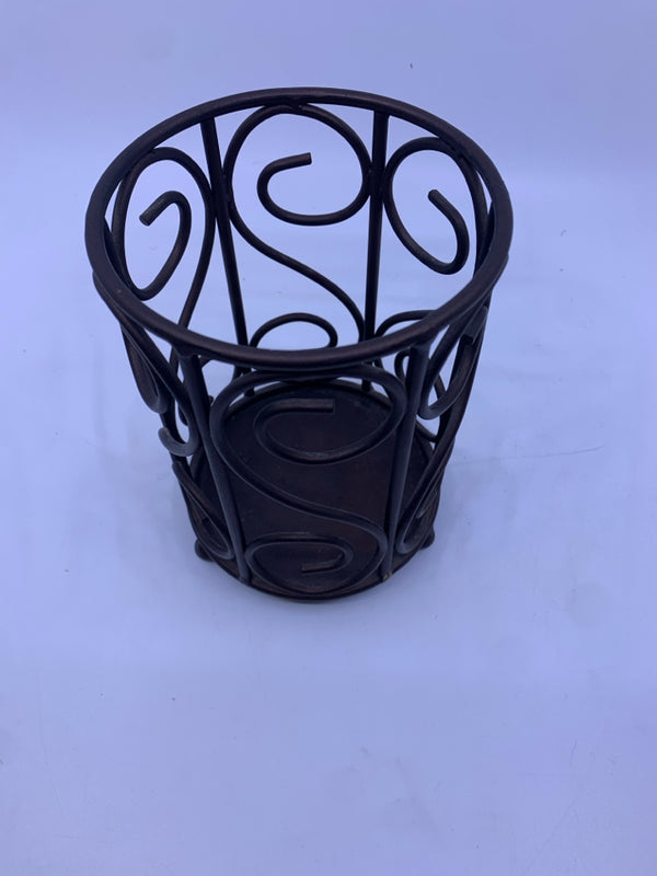 3 FOOTED METAL SWIRL JAR CANDLE HOLDER.