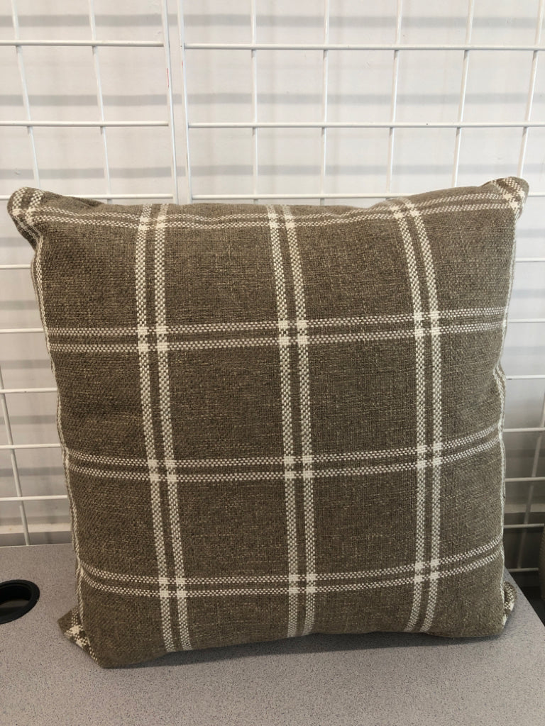 BROWN PLAID ACCENT PILLOW.
