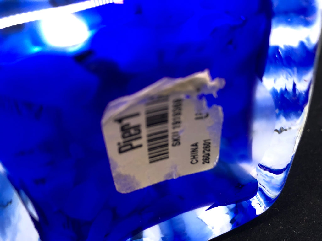 BLUE & WHITE BLOWN GLASS SPECKLED VASE W/CURVED TOP.