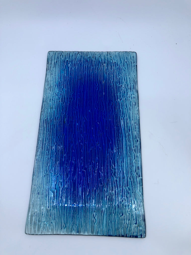 BLUE RIBBED GLASS RECTANGLE DISH.