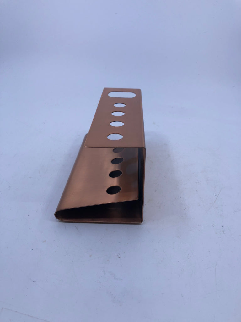 BRONZE METAL PEN HOLDER.