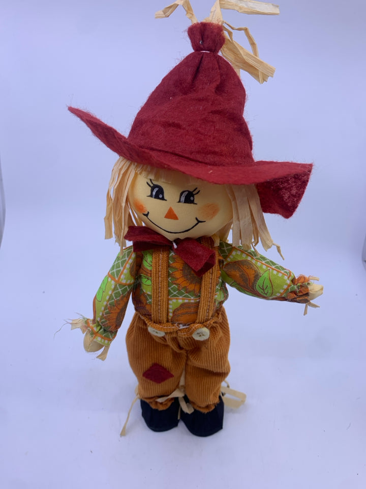SCARECROW ORANGE OVERALL RED HAT.