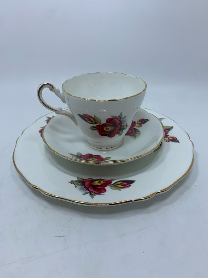 3PC VTG GROSVENOR RED FLORAL TEA SET.