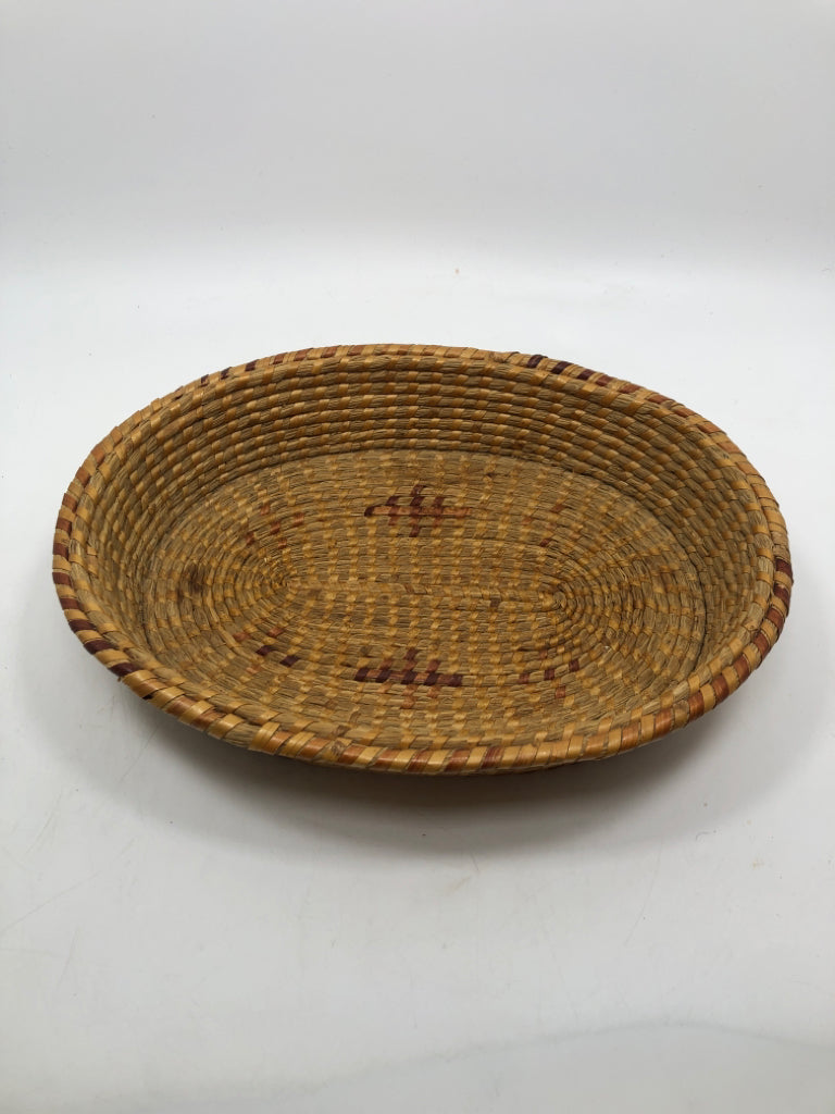 SHALLOW WOVEN BASKET W/RED ACCENTS.