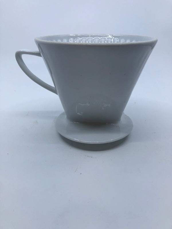 WHITE CERAMIC COFFEE CUP STRAINER.