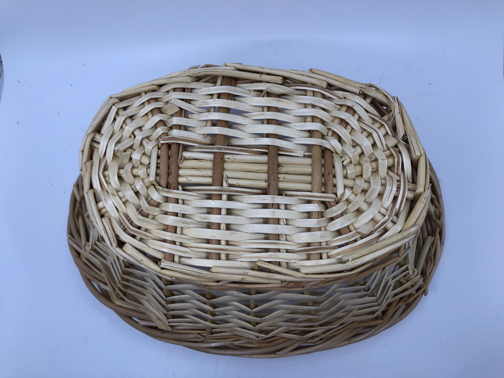 BLONDE FLARED EDGE BASKET W HANDLES.