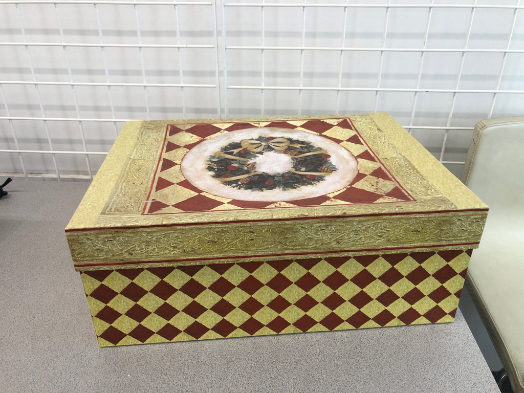 XMAS WREATH CARDBOARD ORNAMENT STORAGE BOX.