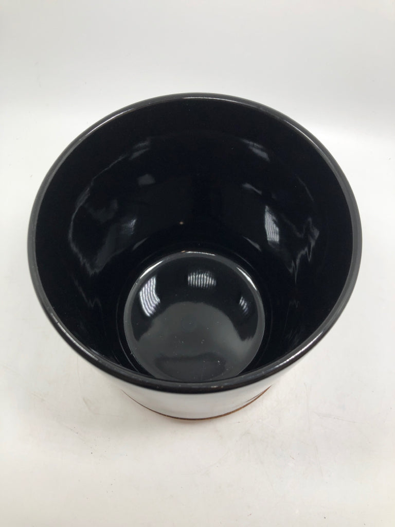 ELANZE CORK-BOTTOM BLACK UTENSIL HOLDER.