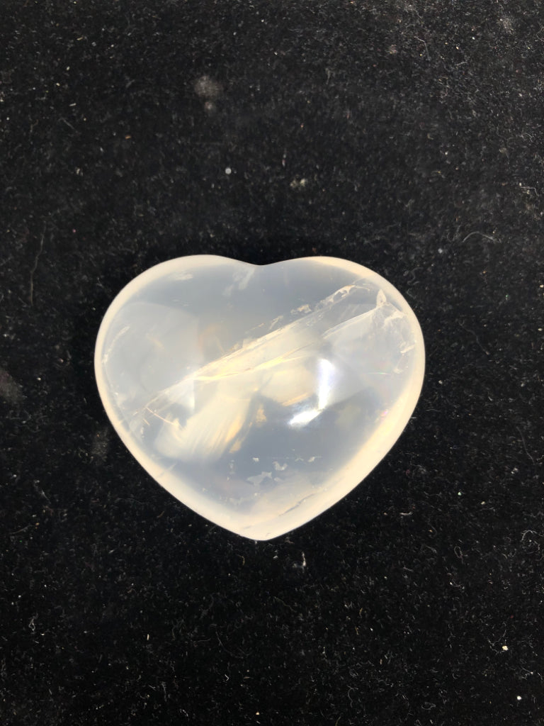 HEART CRYSTAL PAPER WEIGHT.