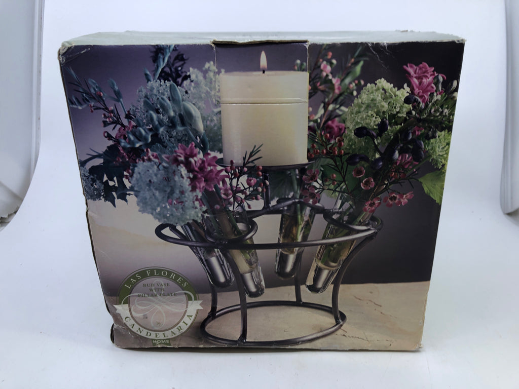 NIB METAL CANDLE HOLDER W/ 4 GLASS VASE INSERTS.