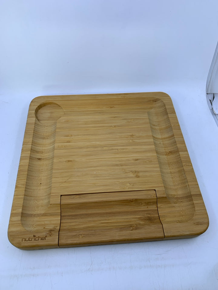 SQUARE WOOD CHEESE W/ 4 KNIFES.