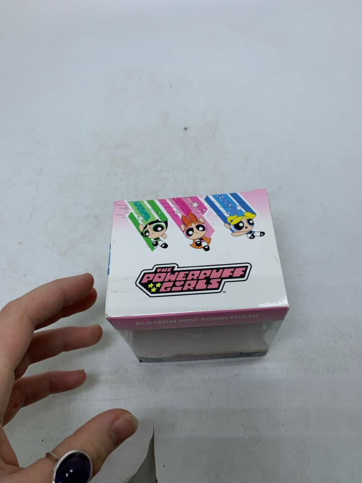 NIB BLOSSOM MINI BOBBLEHEAD POWERPUFF GIRLS.
