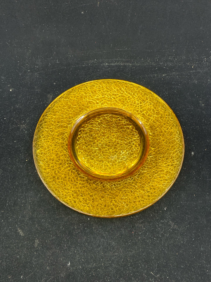 4 VTG YELLOW CRACKLE GLASS LUNCH PLATES.