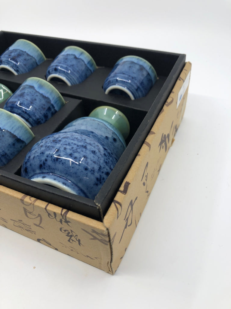 7PC BLUE ASIAN STYLE SAKE SET IN BOX.