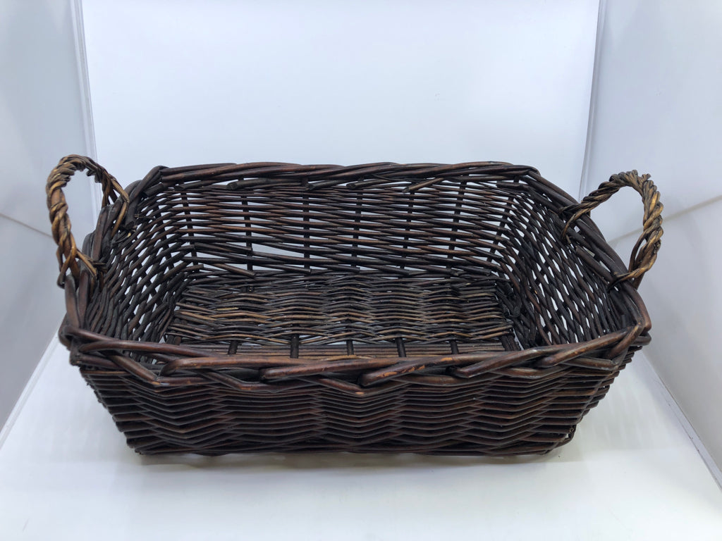 DARK WOVEN BASKET W 2 HANDLES.