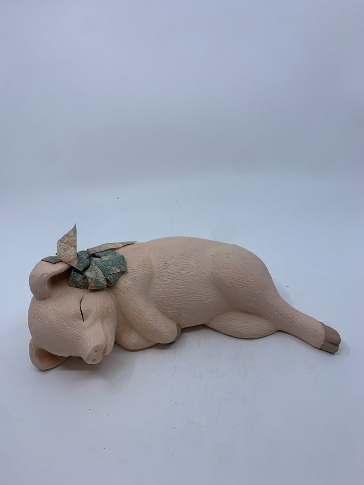 CERAMIC LAYING PIGLET.