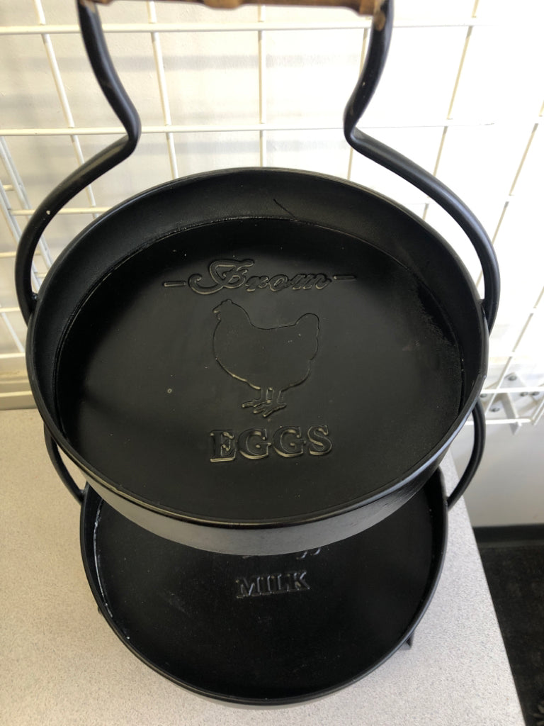 2-TIER BLACK METAL CENTERPIECE W/ EMBOSSED CHICKEN+COW.