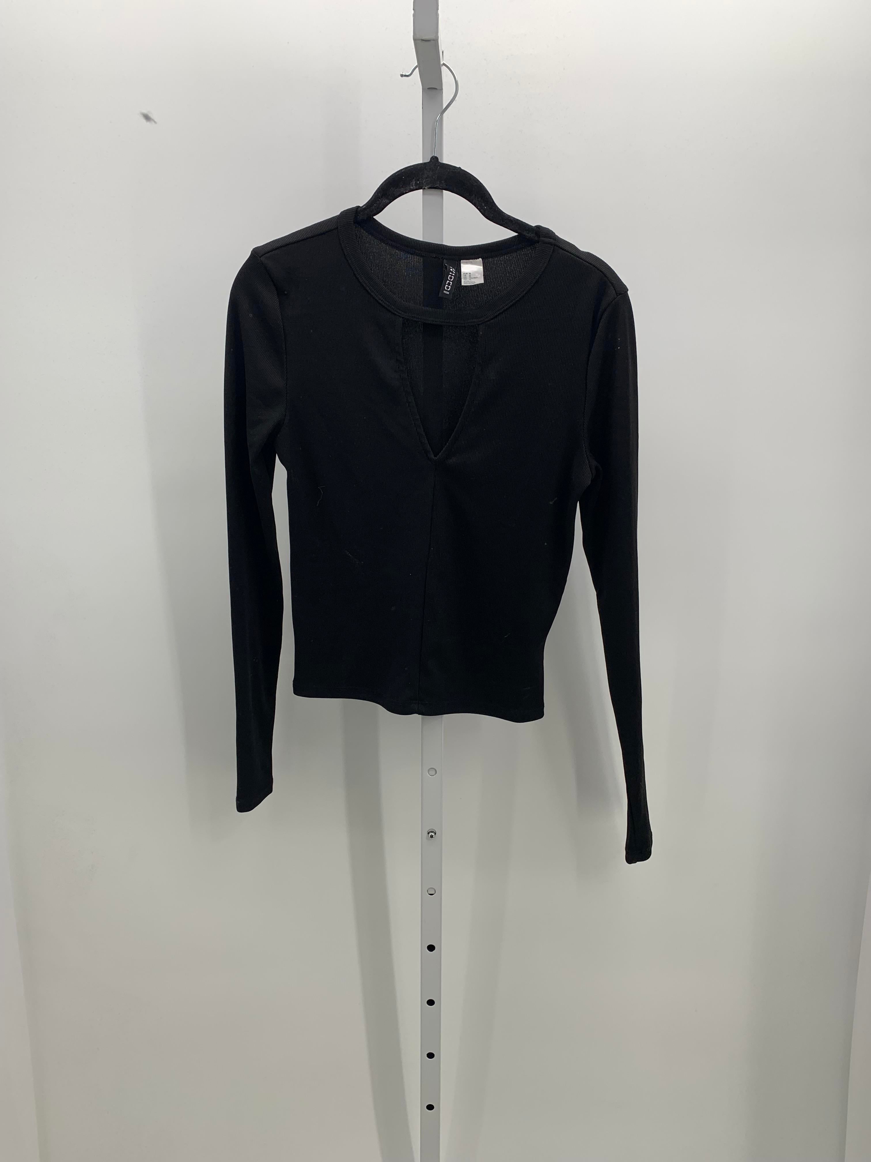 Divided Size Medium Juniors Long Sleeve Shirt