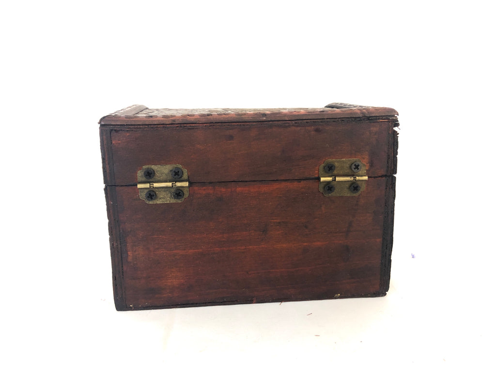 TRIPLE EMBOSSED STORAGE CUBES IN SHELF.