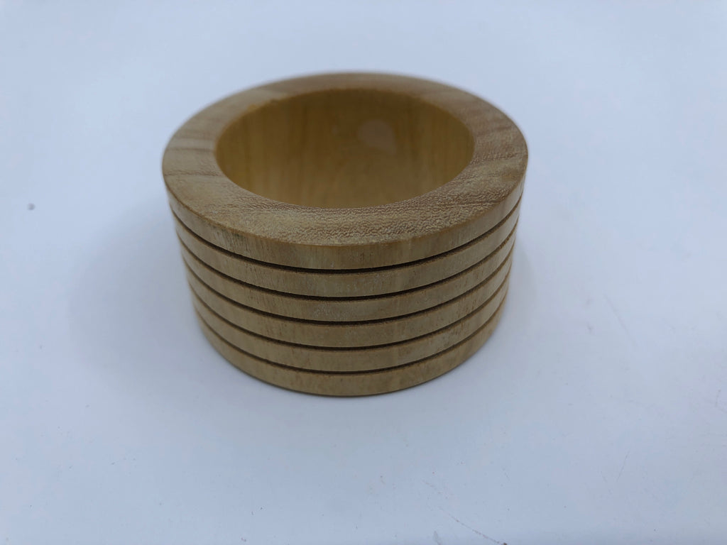 4 WOOD RIBBED NAPKIN RING HOLDER.