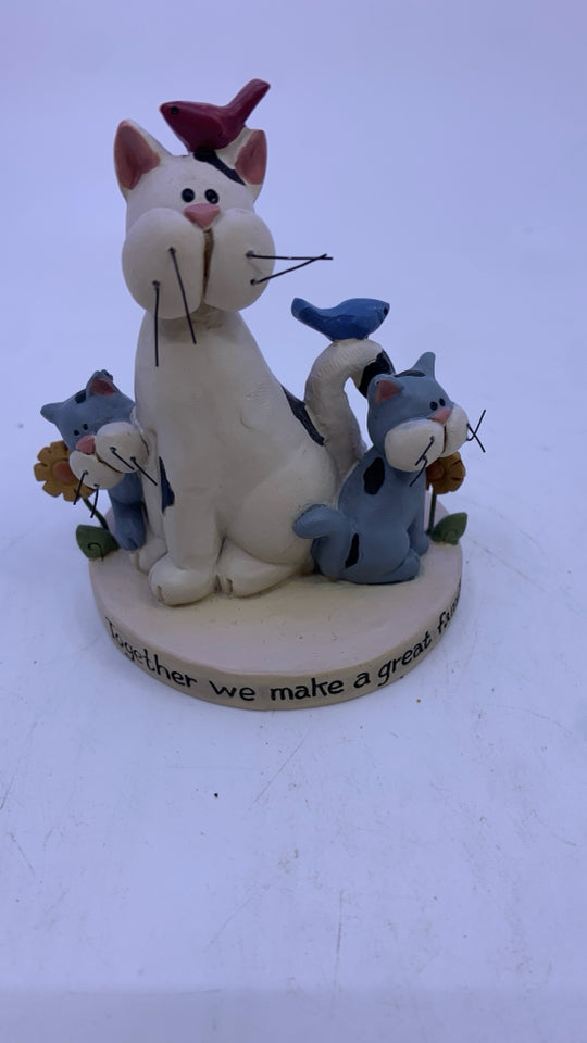 WHITE RESIN CAT FIGURE.
