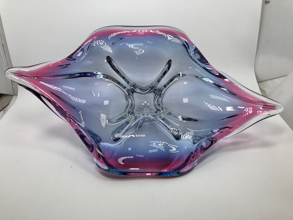BLUE/PINK ART GLASS BOWL.