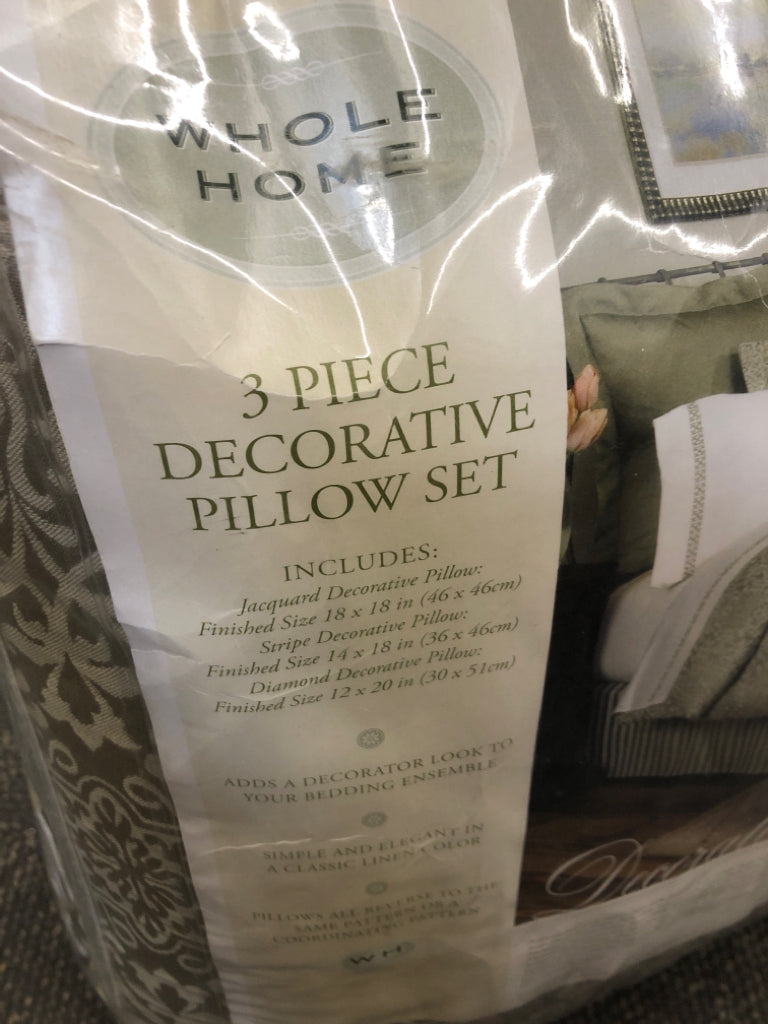 3PC DECORATIVE PILLOW SET IN BAG.