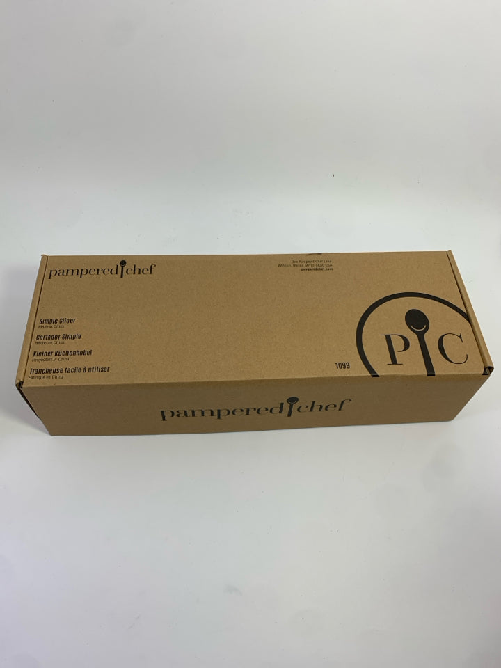 PAMPERED CHEF NIB SIMPLE SLICER.