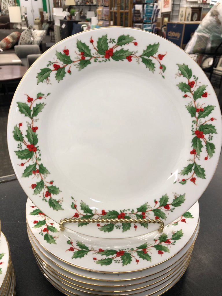 32PC NOEL HOLLY DISH SET - CHINA PEARL - SRV FOR 8.