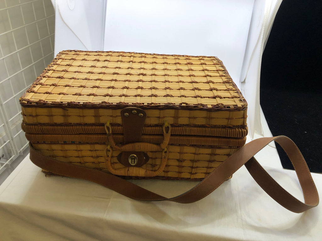 WOVEN PICNIC BASKET W FAUX LEATHER HANDLE AND UTENSILS.