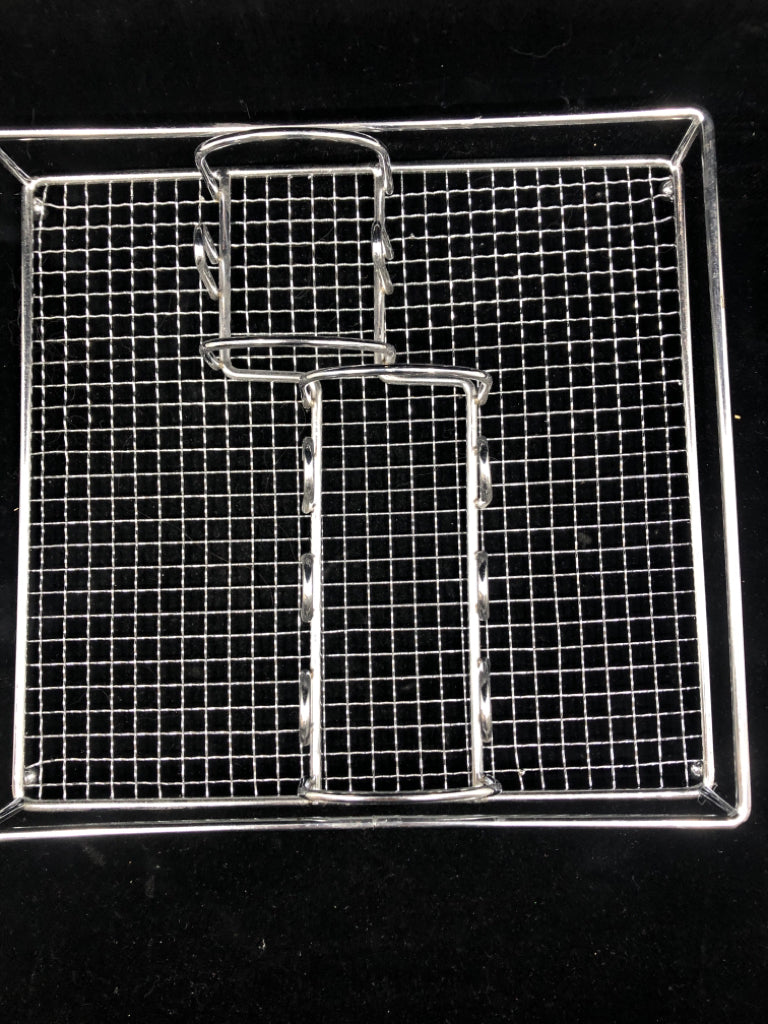 SILVER MESH ORGANIZER.