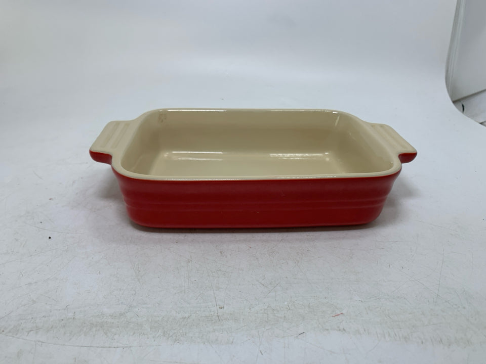 SMALL RECTANGLE STONEWARE BAKING DISH 10-42.