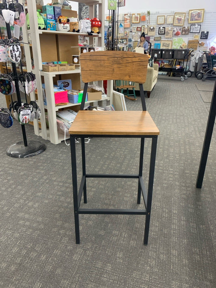 HIGH TOP FAUX WOOD W/ BLACK METAL LEGS.