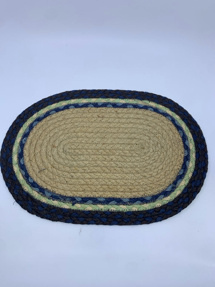 BLUEBERRY OVAL WOVEN CENTERPIECE.