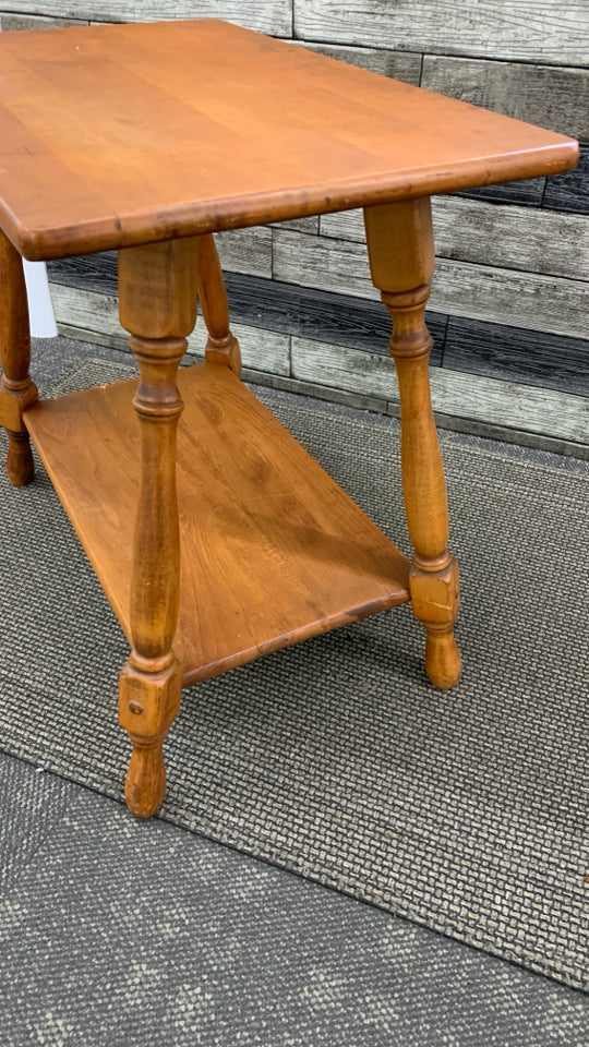 VTG WOOD SIDE TABLE W/SPINDLE LEGS AND SHELF *MINOR WEAR.