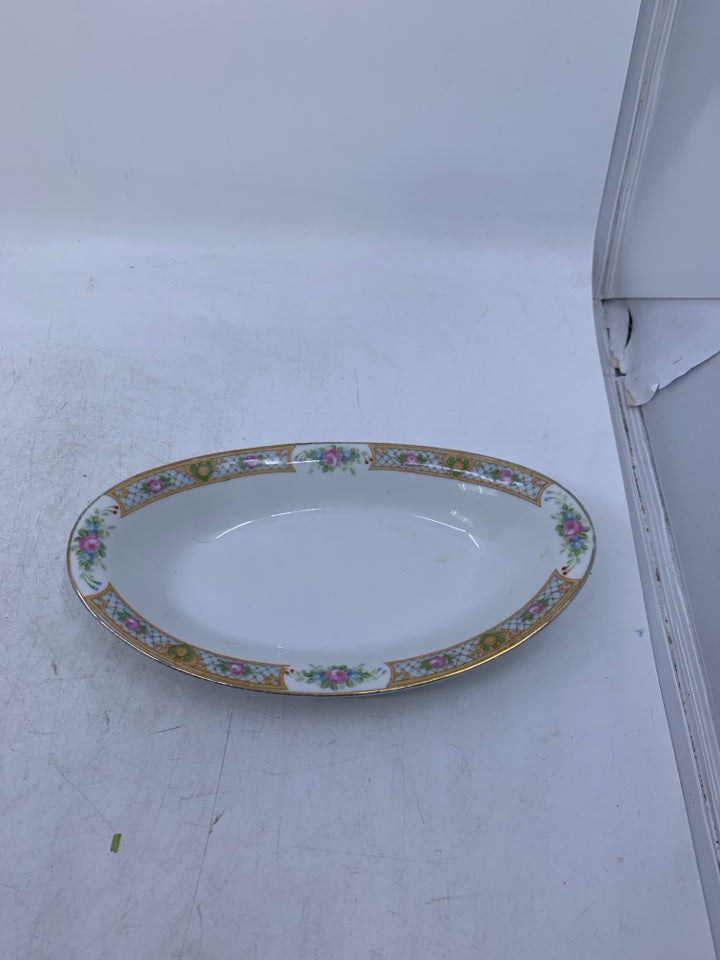 OVAL WHITE DISH W/ LIFTED EDGES PINK ROSES/GOLD RIM.