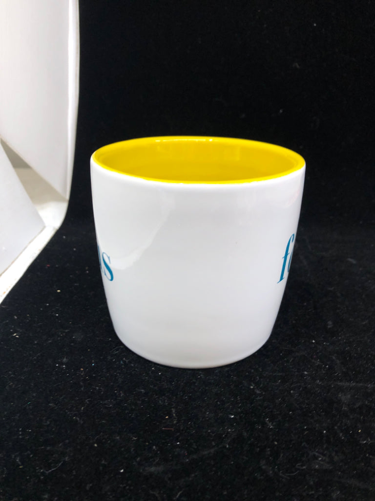 WHITE FOCUS MUG.