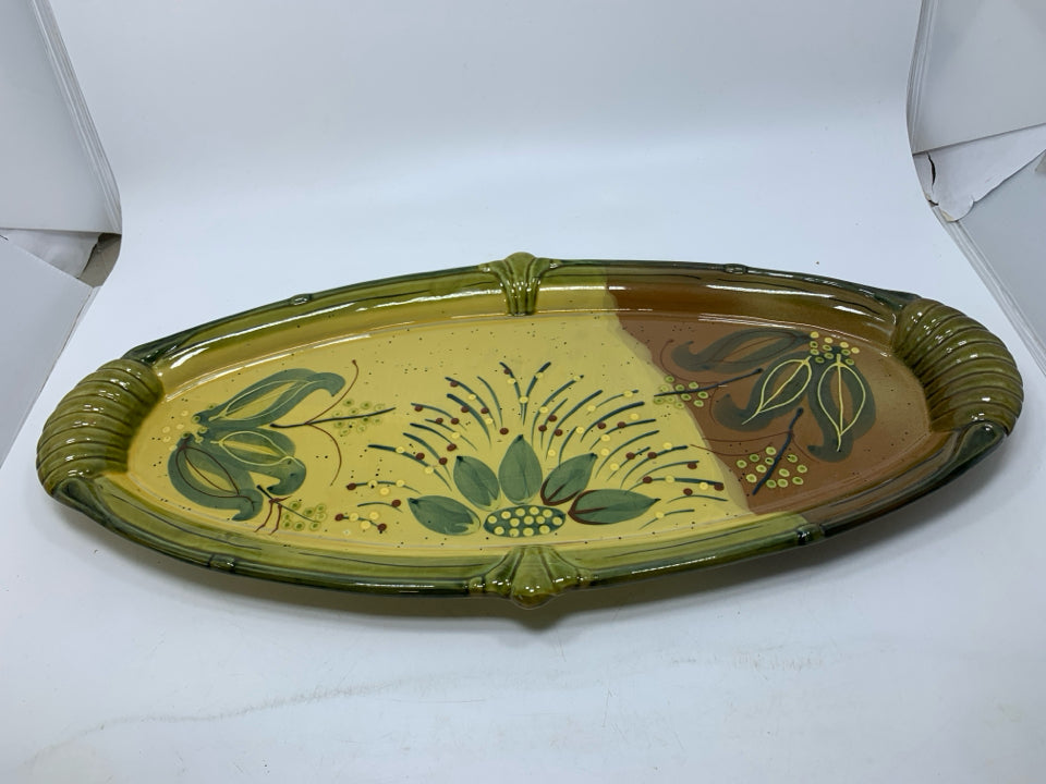 LARGE OVAL DETAILED TRAY.