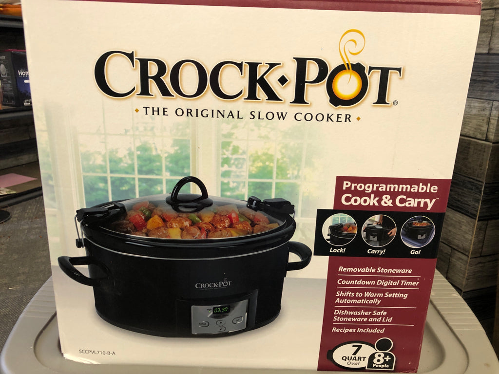 NIB CROCK POT- COOK & CARRY.