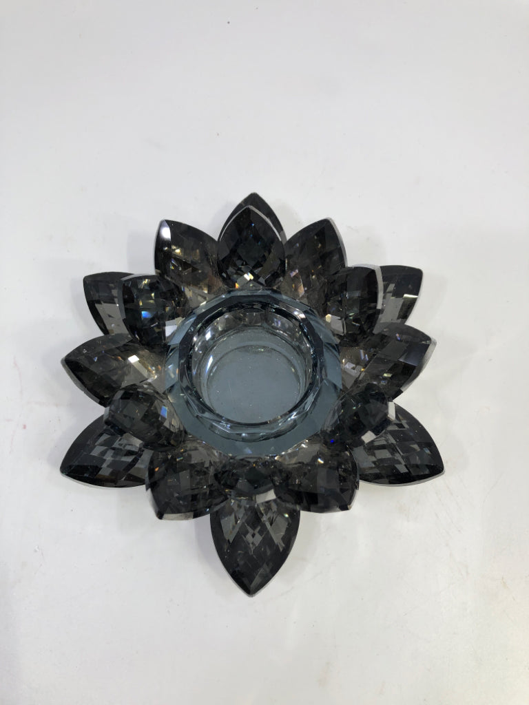 BLACK FLOWER GLASS CANDLE HOLDER.