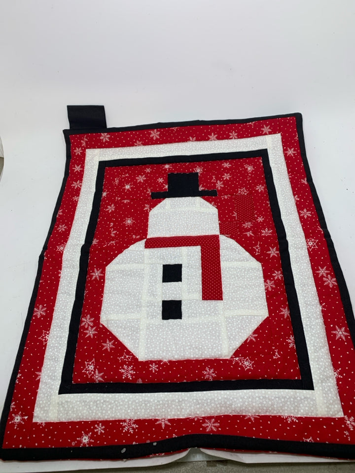 QUILTED SNOWMAN FLAG.