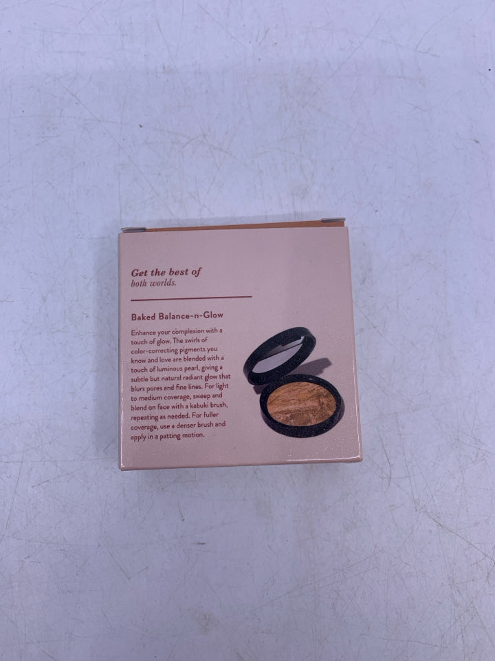 Laura Geller Baked Balance-N-Glow Illuminating Foundation - Tan 0.