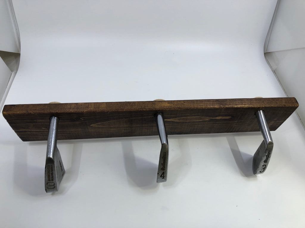 3-HOOK GOLF CLUB WALL-HOOKS.