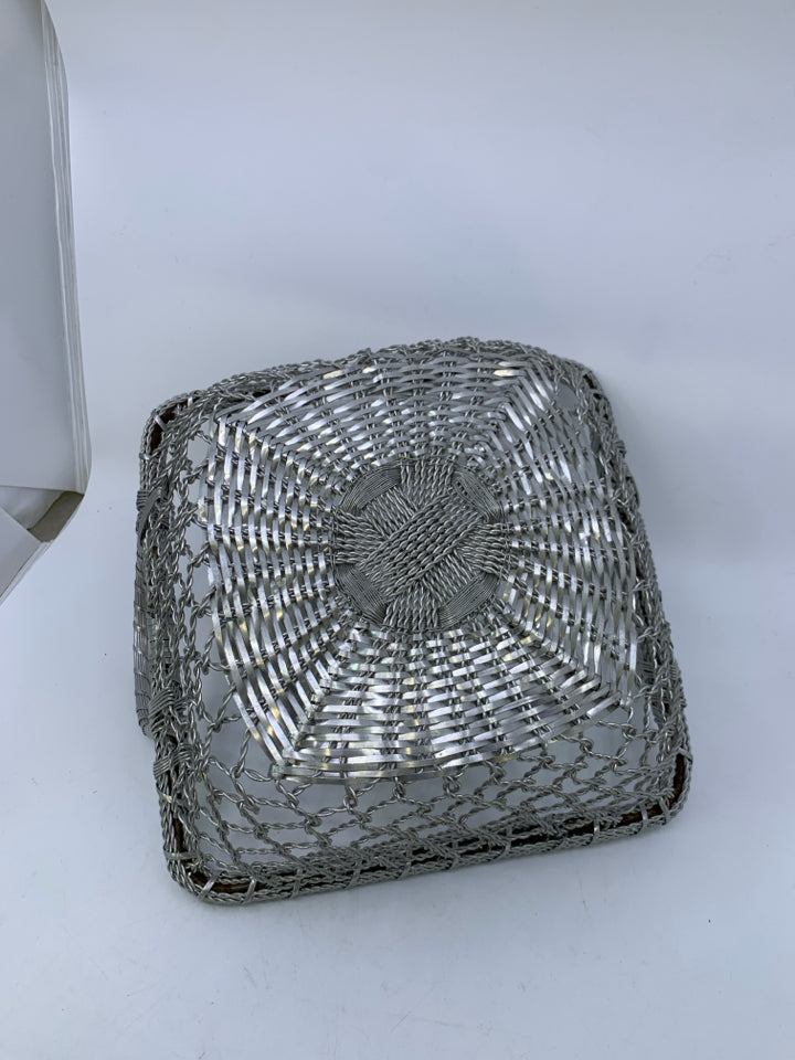 SILVER WIRE BASKET W/ HANDLES.