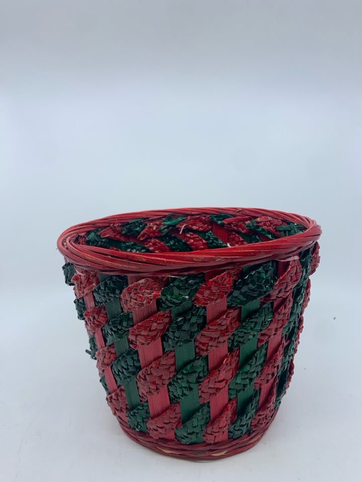 RED AND GREEN WOVEN BASKET.