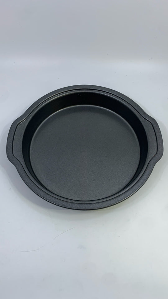 PAMPERED CHEF NON STICK CAKE PAN.