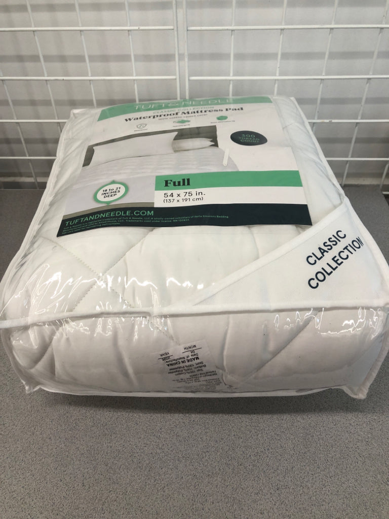 NIB WATERPROOF MATTRESS PAD FULL.