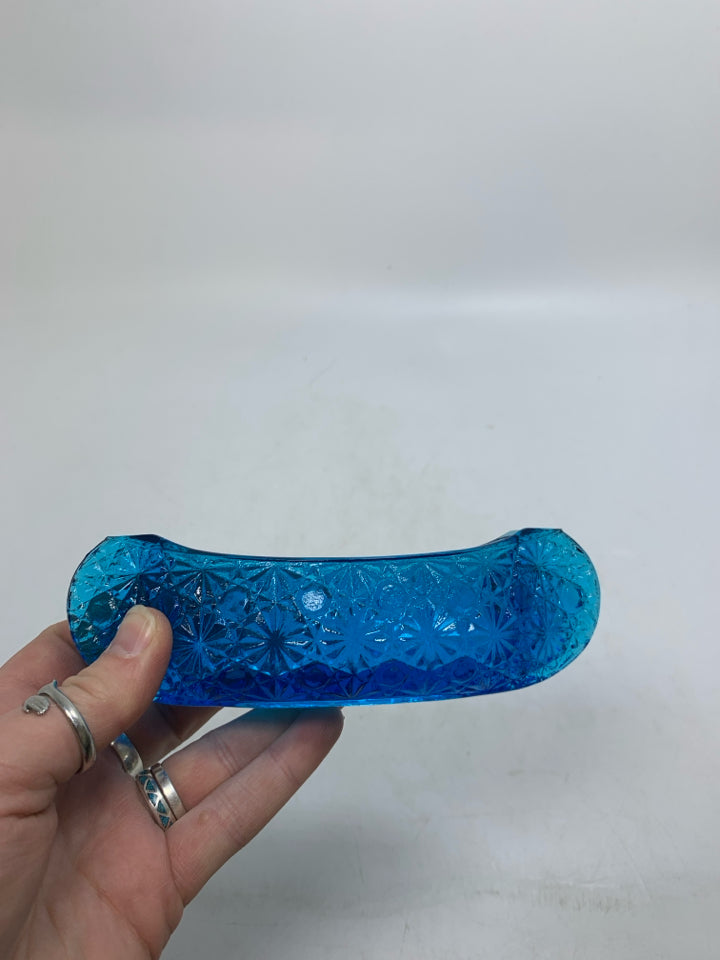 VTG BLUE TEXTURE GLASS CANOE SHAPED TOOTHPICK HOLDER.