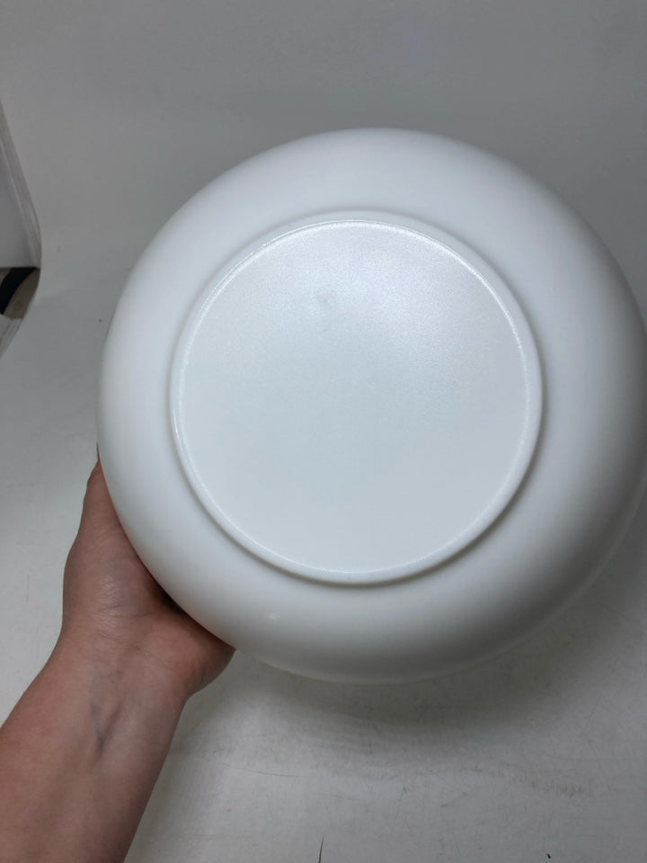 WHITE GLASS MIXING BOWL.