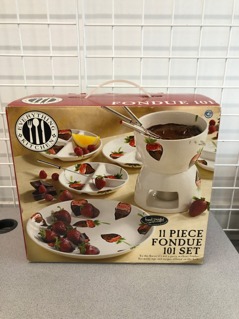 NIB 11 PC FONDUE SET.